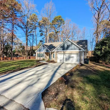 Spacious Family Friendly Home With Large Fenced In Yard